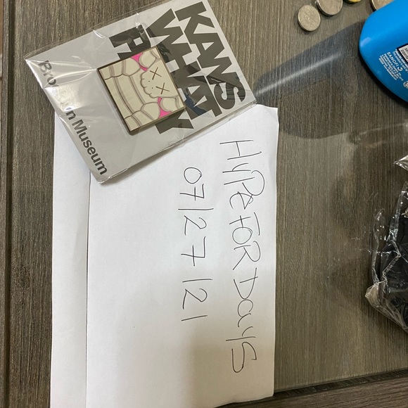 Kaws what party brooklyn museum magnet pin or key - Picture 7 of 8